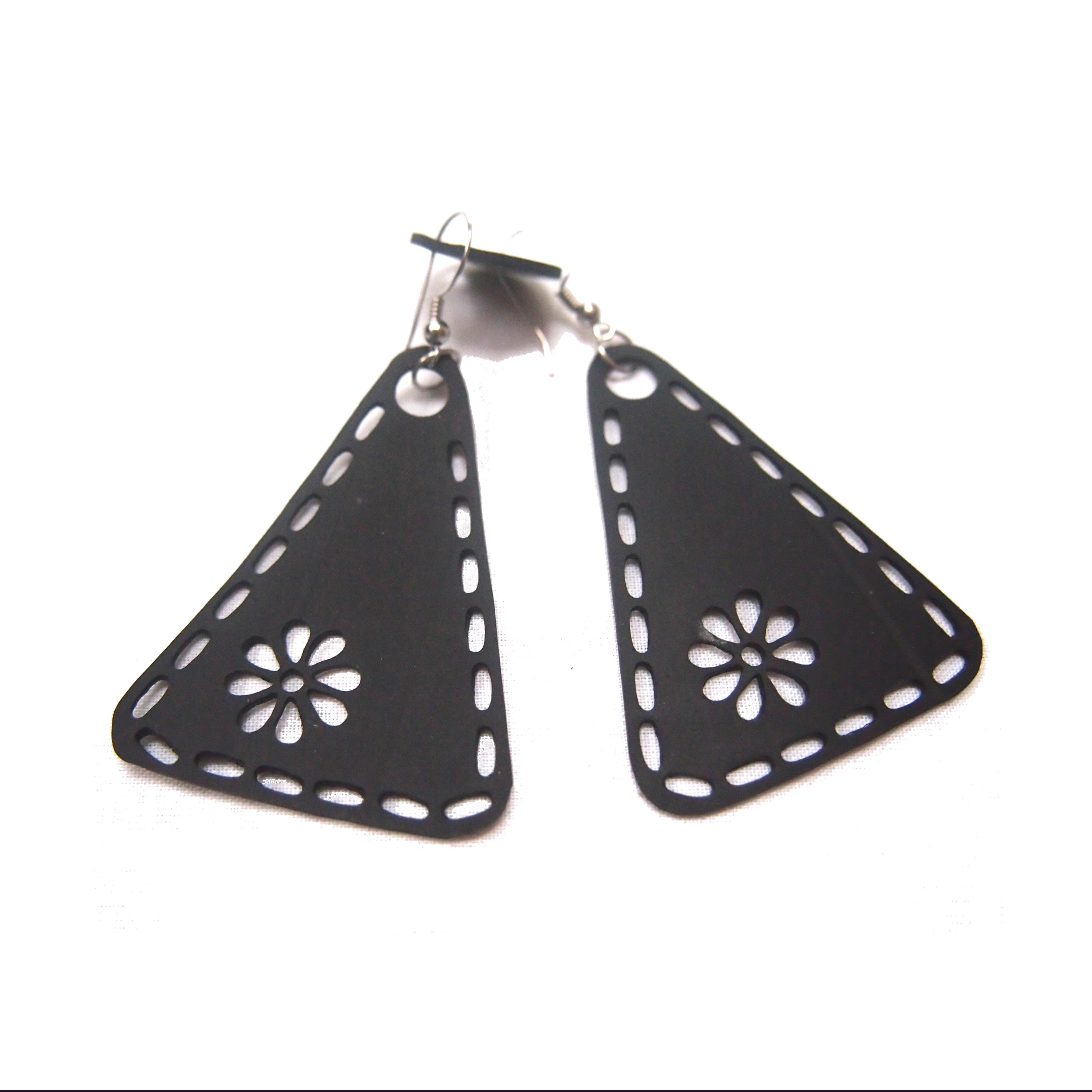 Paguro Upcycle black recycled rubber earrings with triangular shape and floral cutout design